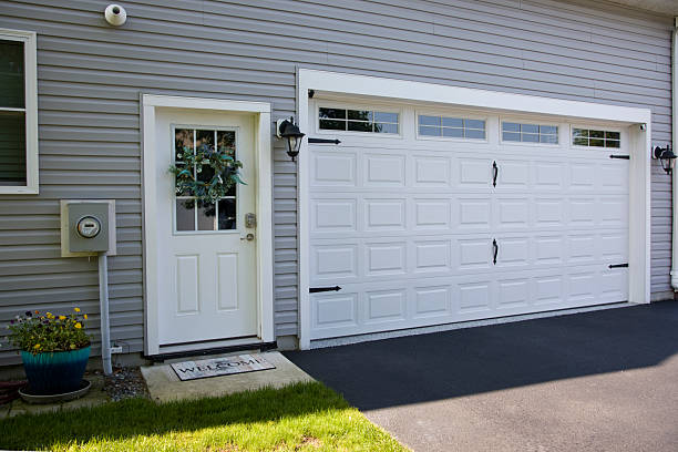 24/7 Emergency Garage Door Panel Replacement experts in Villa Ridge, MO
